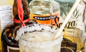 Best margarita recipe ever, seriously this homemade margarita recipe iw the best and you will make it over and over again.