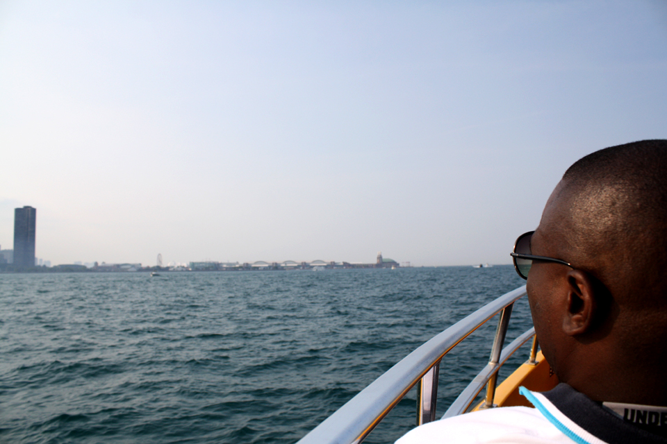 Chicago sightseeing boat tours and Chicago River cruises boat tours 