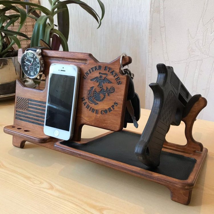 US Marine gifts for men, veterans and their families. THis Marine Corps docking station makes a perfect Christmas gift for a Marine MP, or a police officer who served in the USMC.